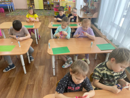 Изготовление бумажных пилоток к празднику Изготовление бумажных пилоток к празднику.